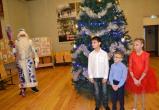 «Дед Мороз, подари мне телефон!»: чиновники Саткинского района исполнили три мечты воспитанников Детского дома 