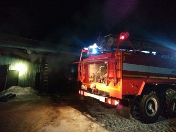 «Горели автомобиль и снегоход»: в Бакале произошёл пожар 