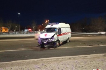В автомобиле скорой помощи, который попал в ДТП в Челябинске, находились два пациента из Сатки 