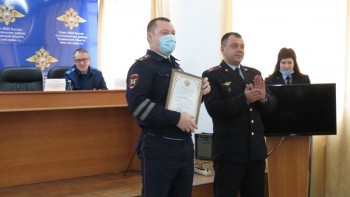Полицейские Саткинского района получили новые звания и почетные грамоты 