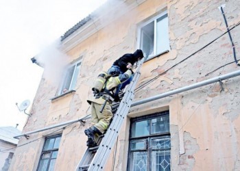  Основные правила спасения при пожаре в многоэтажке: рекомендации сотрудников МЧС 