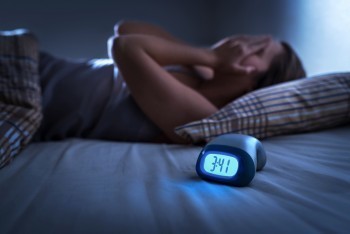 Саткинцам рассказали, почему переболевшие COVID-19 плохо спят, и как нормализовать сон 