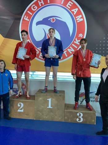 «Золото» и «бронза»: самбисты из Саткинского района завоевали медали на областных соревнованиях 