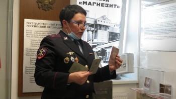 Полицейские провели экскурсию для школьников Саткинского района в музее 