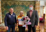 «Здоровья Вам, Нина Александровна!»: Александр Глазков поздравил с 95-летием жительницу Сатки Нину Щеглову 