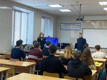Полицейские обсудили со студентами Саткинского района важную тему 