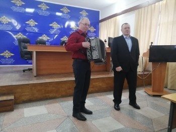 Полицейские Саткинского района приняли поздравления с наступающим Днём защитника Отечества 