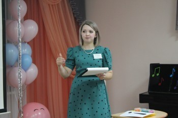  Сотрудница саткинского детского сада № 41 Ксения Малявкина одержала победу в конкурсе среди молодых воспитателей