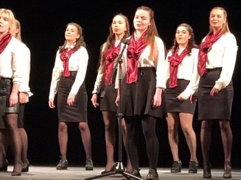 «А теперь – все хором!»: в Саткинском районе состоялось музыкальное соревнование 