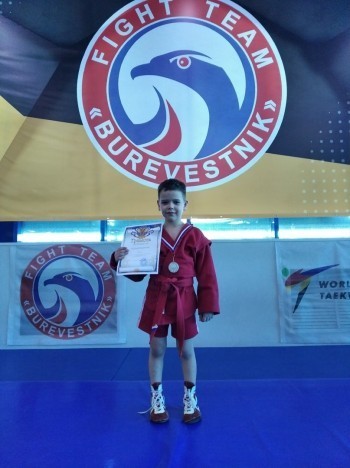 «Положено хорошее начало»: юный самбист из Сатки завоевал «серебро» на детско-юношеском турнире 