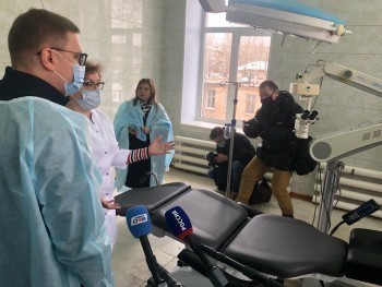  «Алексей Текслер в Бакале»: визит главы региона продолжило посещение больницы и Детской школы искусств 