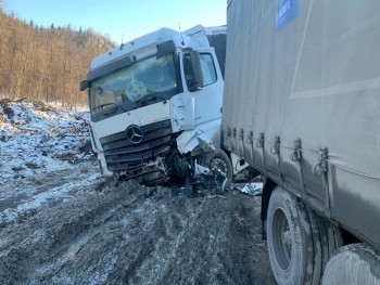«Большое ДТП»: на трассе М-5 «Урал» столкнулись пять большегрузов  
