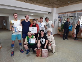 «Так держать, физруки!»: педагоги из Саткинского района завоевали «серебро» на соревнованиях по волейболу 