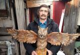 «Не просто хобби»: мастер резьбы по дереву из Саткинского района Андрей Давыдов рассказал о своём творчестве 