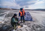 «Рыбалка, которая может стоить жизни»: несмотря на запрет, жители Саткинского района продолжают выходить на лёд 