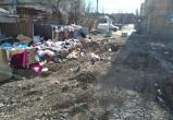 «Антисанитария!»: жительница Сатки возмущена тем, что уже несколько недель возле её дома не вывозится мусор 