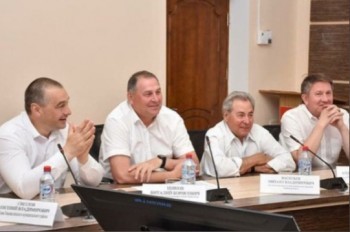 «Обменяться опытом»: глава Саткинского района в составе делегации из нашего региона отправился в Крым 