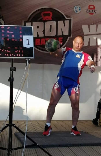 «Сильно!»: бакалец Денис Гладких помог своей команде завоевать «бронзу» на Всероссийском фестивале гиревого спорта 