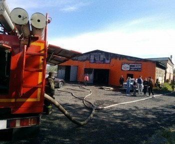 «Борьба с огнём»: сегодня утром в одном из автосервисов Бакала произошёл пожар 