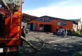 «Борьба с огнём»: сегодня утром в одном из автосервисов Бакала произошёл пожар 