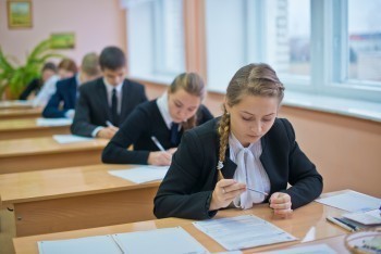 «Есть и стобалльники!»: саткинским школьникам озвучили результаты ЕГЭ по русскому языку 