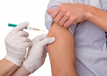 Кому нельзя прививаться: полный список противопоказаний для всех российских вакцин от коронавируса