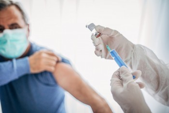 «Поступило ещё 1200 доз»: в Саткинском районе продолжается вакцинация от коронавируса 