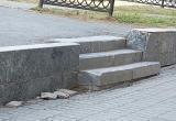  «Ходить неудобно!»: саткинцы просят установить перила около ступеней на улице Металлургов 