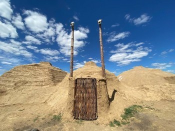 Жителей Саткинского района может заинтересовать жилище каменного века, которое восстановили в Аркаиме 