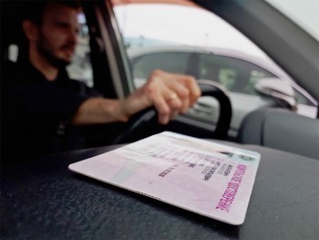 «Всё просто»: как саткинцы могут удобно и выгодно зарегистрировать транспортное средство и получить права 