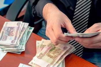 «Две стороны одной медали»: назван размер самой высокой и самой низкой зарплаты в Челябинской области 