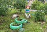  «До свидания, лебеди?»: из дворов Саткинского района могут исчезнуть фигуры, сделанные из покрышек  