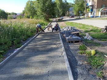 «Работы продолжаются»: в Бакале появляется всё больше новых тротуаров 