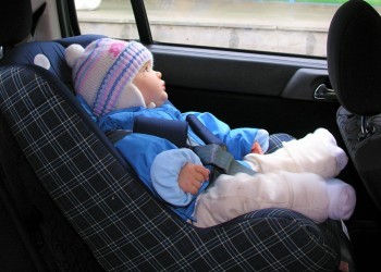 ГИБДД сообщает: как правильно перевозить детей в автомобиле 