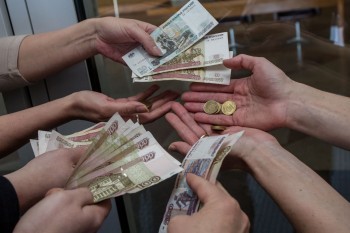 Зарплата работников государственных учреждений Саткинского района станет больше 