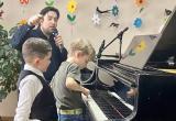 «Играют все!»: на этой неделе мастер-класс в Сатке проведёт пианист Дмитрий Онищенко