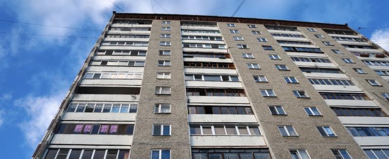 «Разбилась насмерть»: в Челябинской области 2-летняя девочка выпала с 10-го этажа 