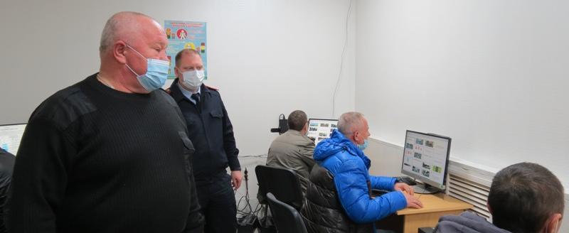 Представитель Общественного совета при ОМВД по Саткинскому району посетил подразделение РЭО ГИБДД