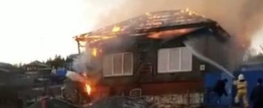 «Нужна помощь!»: огонь оставил без крыши над головой многодетную семью из Бакала 