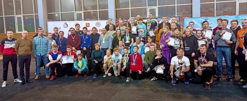 «Это было сильно!»: областной турнир по гиревому спорту, который проходил в Сатке, собрал более ста спортсменов  