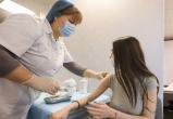 «Показала высокую эффективность»: 150 тысяч доз вакцины для подростков «Спутник М» произведено в России 