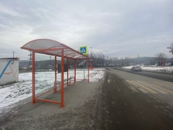 Фотофакт: по многочисленным просьбам саткинцев около ЗАГСа появилась новая остановка общественного транспорта 