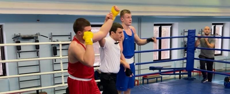 Саткинский боксёр Никита Рокутов завоевал «золото» на региональных соревнованиях 