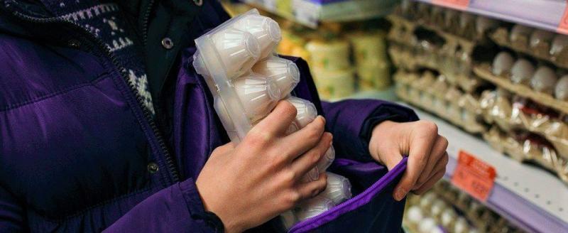«В следующий раз полицию вызовем!»: саткинские продавцы пожаловались на нашествие магазинных воров 