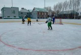 «С первой победой!»: хоккейный клуб «Сатка» сразился в ледовых баталиях в селе Месягутово 