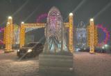 «Лучше один раз увидеть...»: строительство ледового городка на площади ДК «Магнезит» в Сатке завершено 