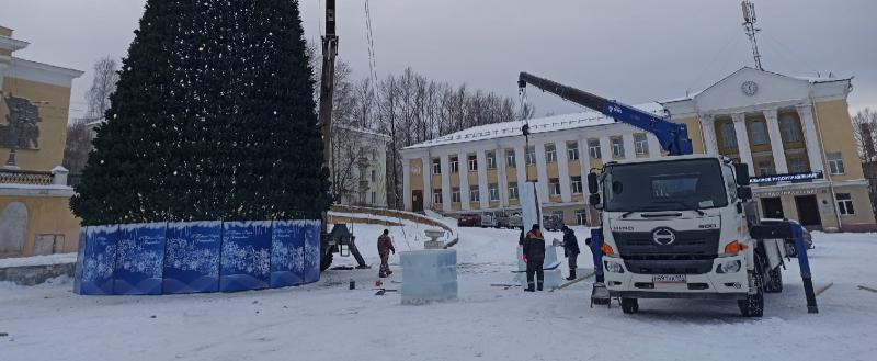 «Настроение - новогоднее»: в Бакале идёт строительство ледового городка 