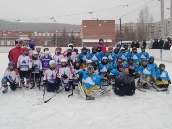  «Победа на льду»: юные саткинские хоккеисты обыграли соперников из Сима со счётом 21:2 