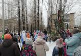 «С праздником!»: жители Саткинского района отмечают Рождество Христово 