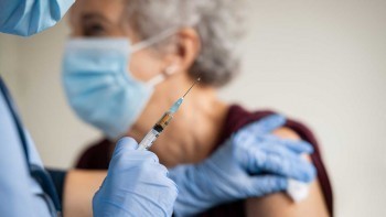«Отвечаем на ваши вопросы»: как и где саткинцы могут повторно вакцинироваться от коронавируса 